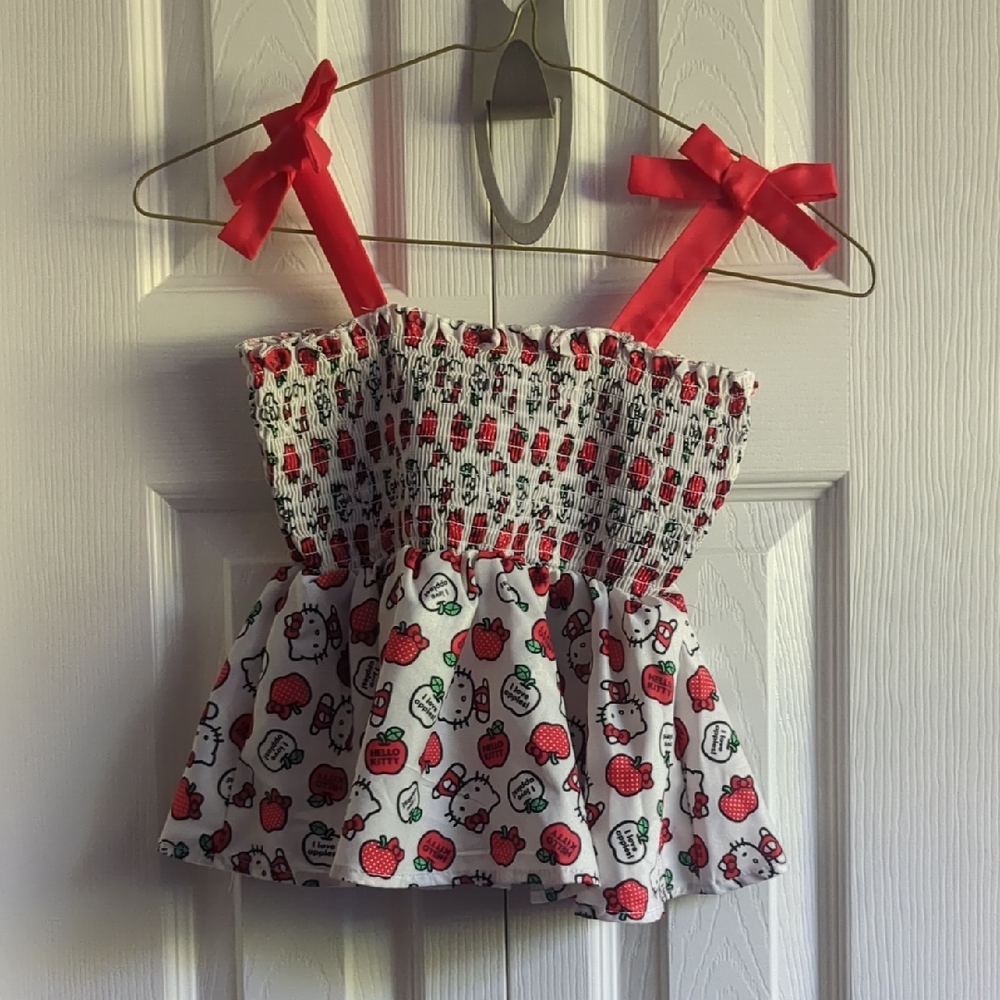 SHEIN x Hello Kitty I Love Apples Print Top